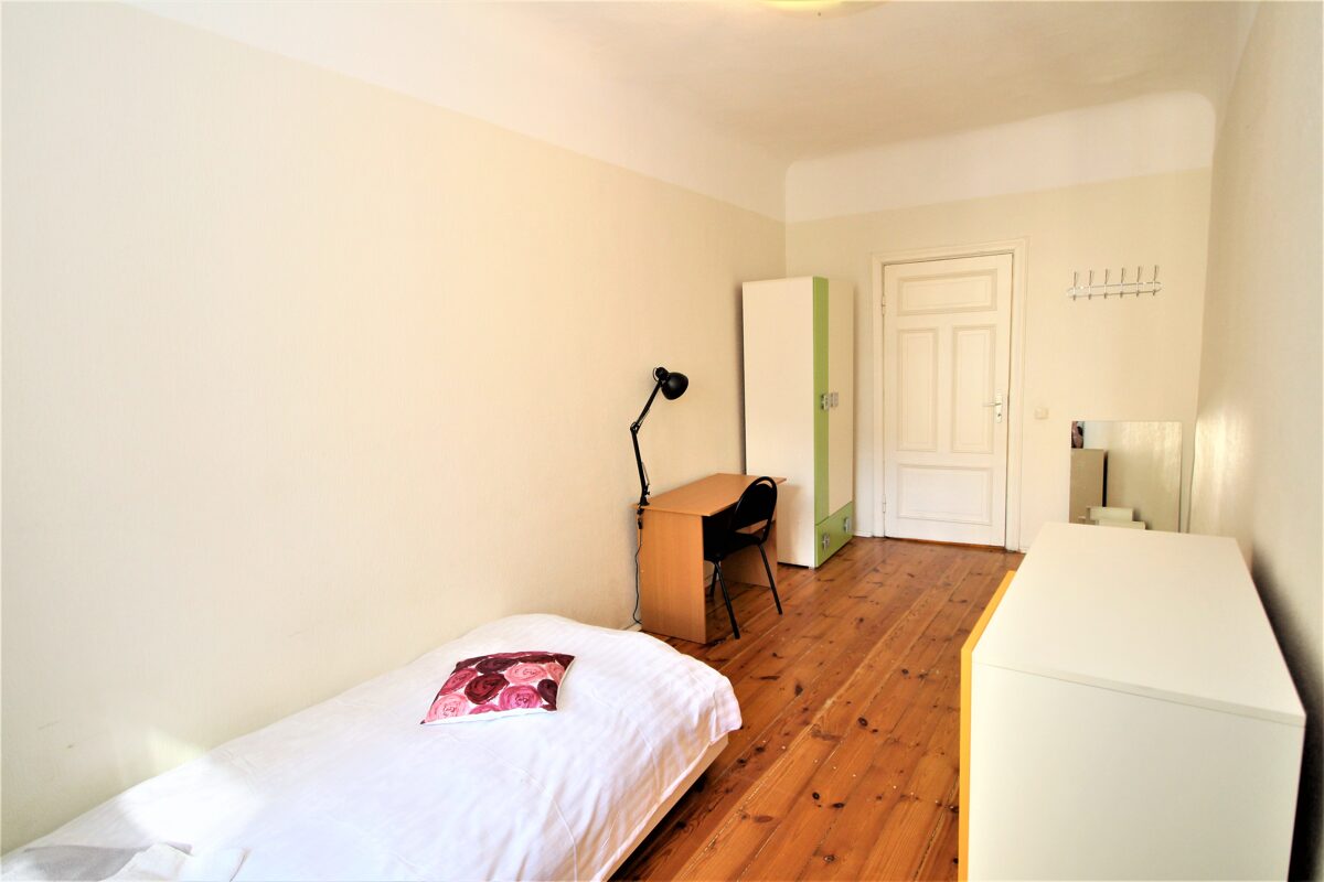 Rooms in Apartment Nr 8   230eur/month +utilities ( All rooms reserved till 12.2023)
